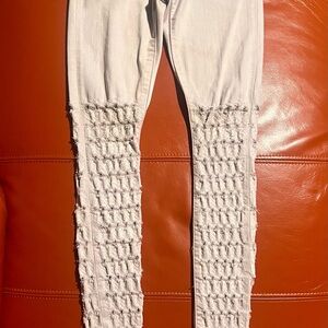 Size 26 BROCKENBOW distressed gray skinny jeans